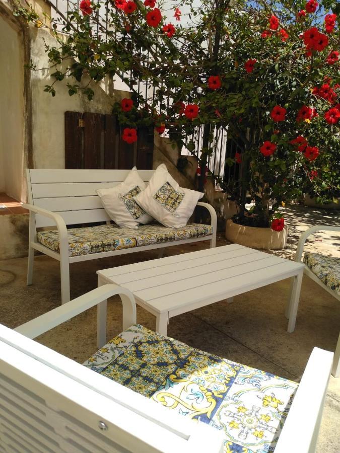 Casale Hibiscus Vila Santa Maria del Focallo Exterior foto
