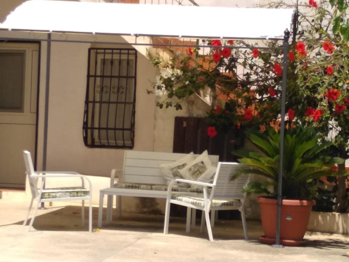 Casale Hibiscus Vila Santa Maria del Focallo Exterior foto